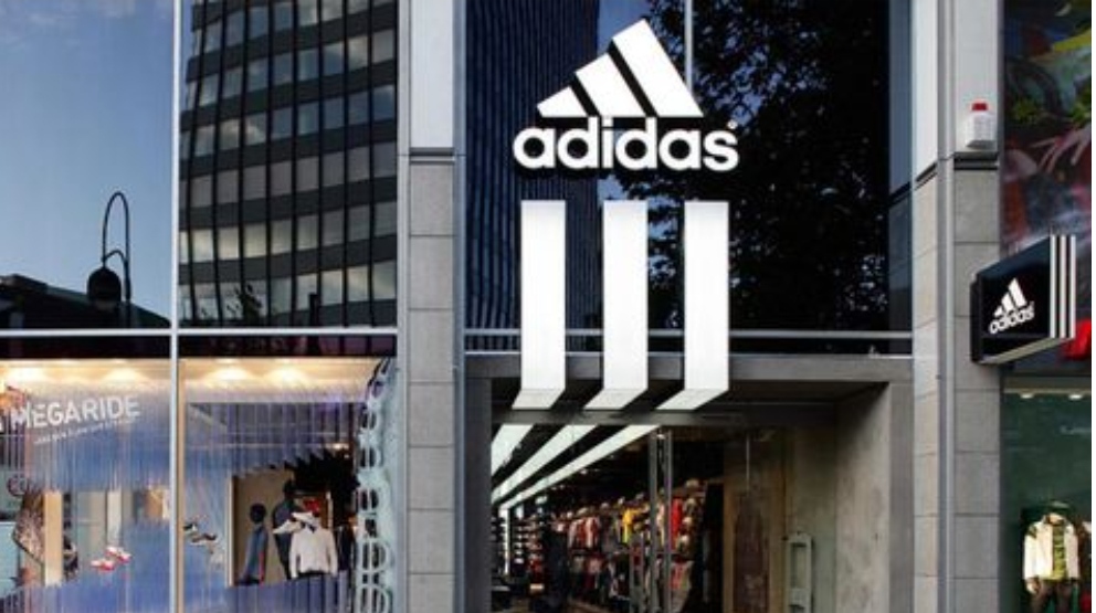 Cua-hang-adidas-chinh-hang-tai-ha-noi